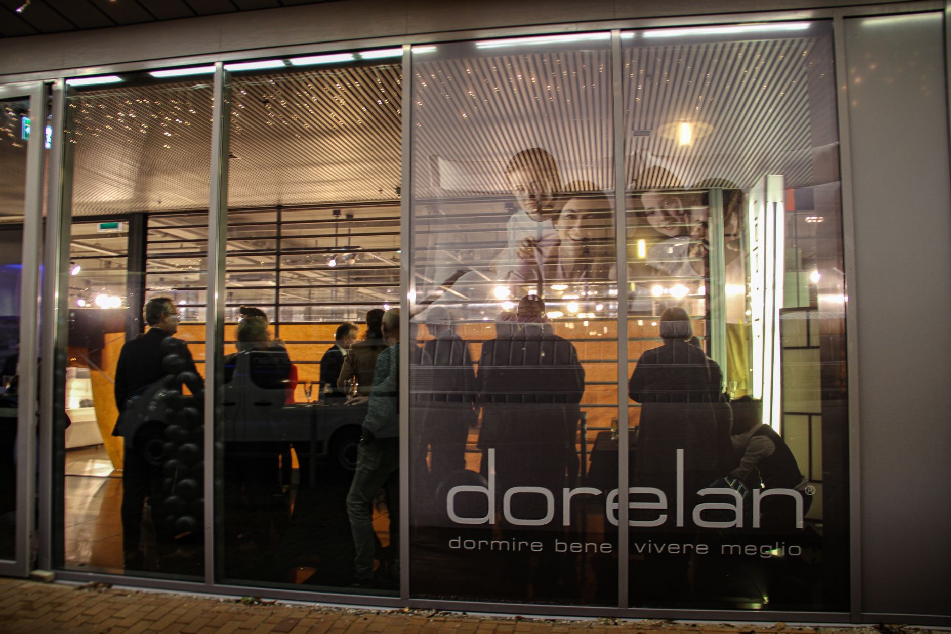 Eerste winkel van Dorelan in Nederland geopend door de Italiaanse ambassadeur Giorgio Novello.